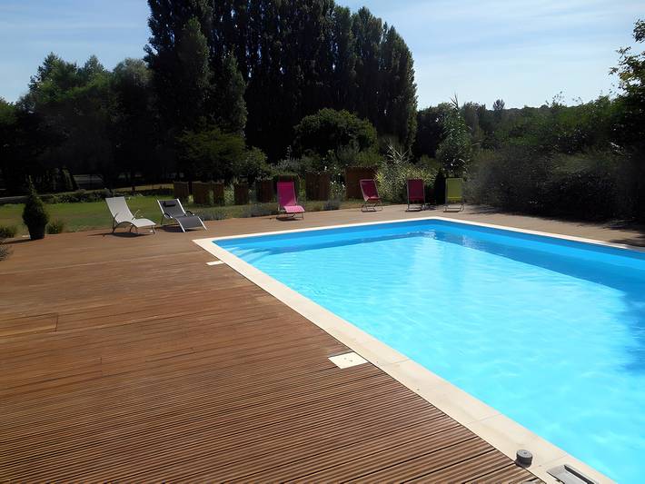 Chambres d’hôtes 'La Maison Des Étangs - Le Nid' avec vue sur le lac, Wi-Fi et climatisation in Vinon, Région de Bourges