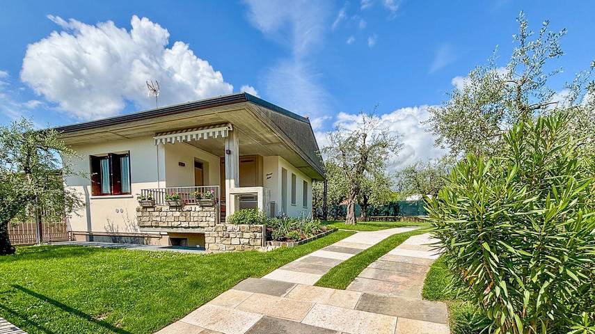 Ferienhaus für 5 Personen, mit Garten und Ausblick am Gardasee