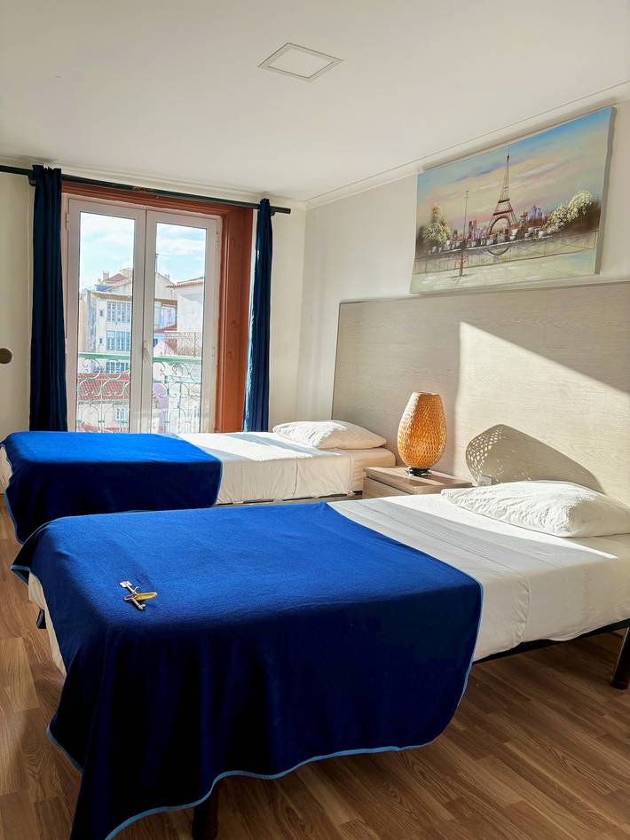 Quarto para 2 pessoas, com varanda em Lisboa