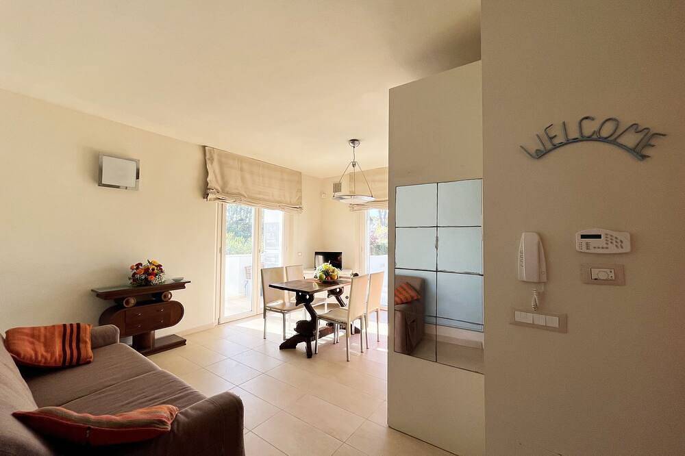 Appartamento intero, Casa Iris, wonderful terrace close to the seaside in Lido di Camaiore, Riviera Toscana