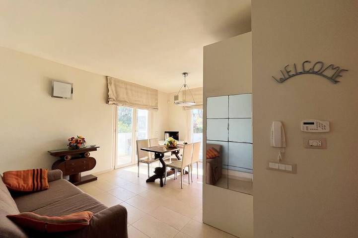 Appartamento intero, Casa Iris, wonderful terrace close to the seaside in Lido di Camaiore, Camaiore (Toscana)