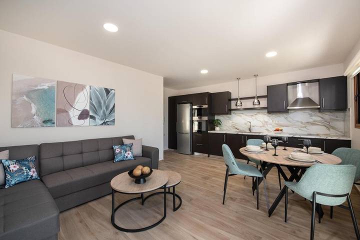 Location de vacances pour 2 personnes, avec Balcon ainsi que Terrasse et Vue dans Chóra Sfakíon