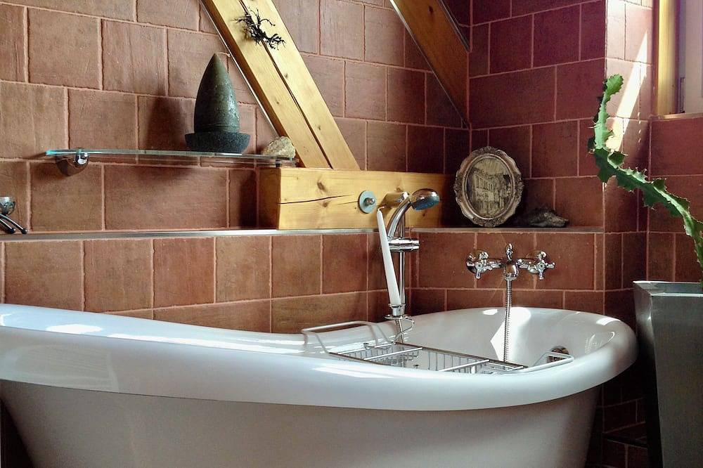 Ganze Wohnung, Hochwertige Ferienwohnung am historischen Dorfanger zwischen Elbe und Weinbergen in Radebeul, Meißen Region