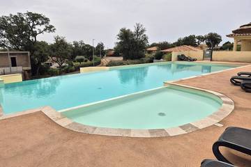Location de vacances pour 6 personnes, avec jardin et piscine dans Sainte-Lucie de Porto-Vecchio