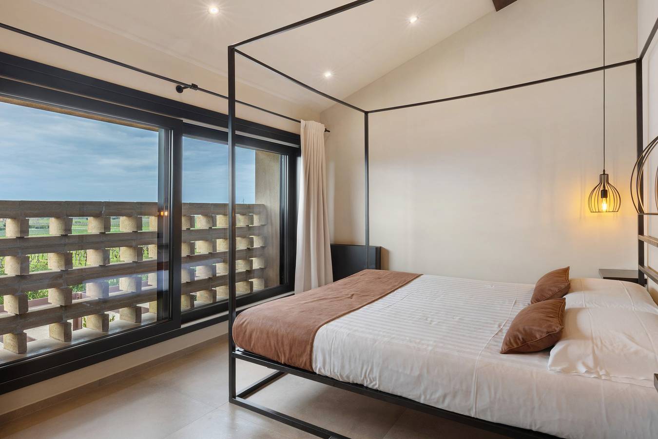 Entire apartment, Apartment 'Agr Casa Pezzo 3 Pax' with Shared Pool, Wi-Fi and Air Conditioning in Castelnuovo del Garda, Garda Mountains