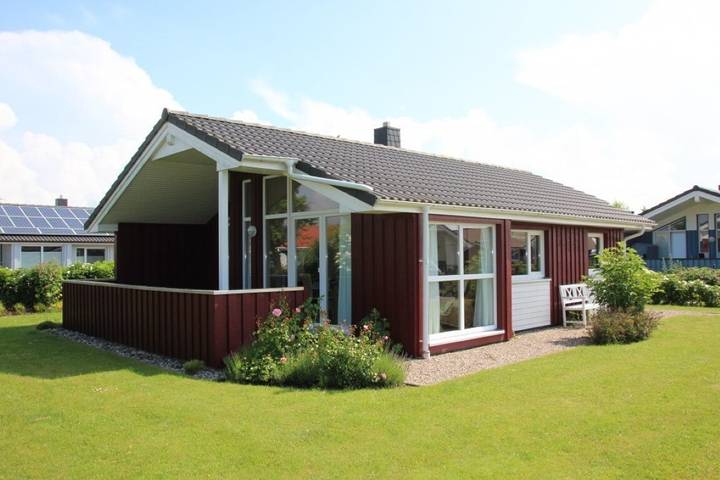 Ferienhaus "Tohuus" in der Nähe dem Strand mit Wlan, Terrasse & Garten in Wesselburenerkoog, Dithmarschen