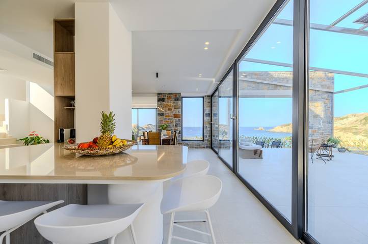 Location de vacances pour 6 personnes, avec jardin et vue sur l’océan dans Agia Pelagia - 4