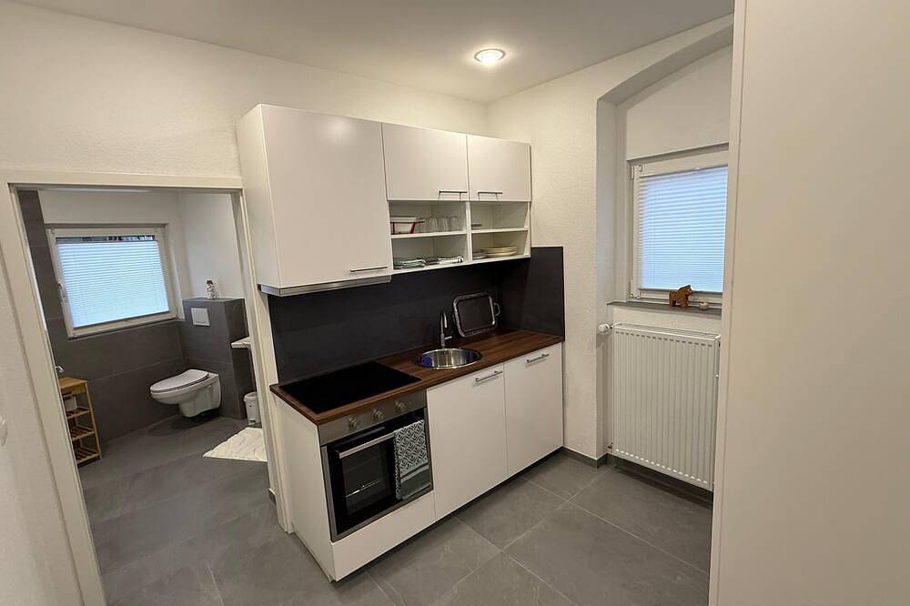 Ganze Wohnung, Komfortable Ferienwohnung mit Parkplatz direkt vor dem eigenen Eingang in Neuwied, Osteifel