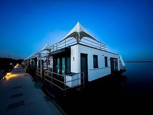 Hausboot für 6 Personen, mit Terrasse und Seeblick in der Lausitz
