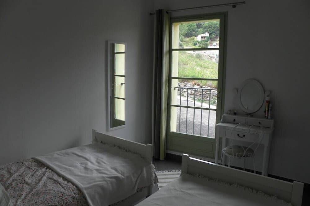 Belle villa climatisée avec piscine et Wifi, promenade facile à la plage et la ville. in Côte Vermeille, Collioure