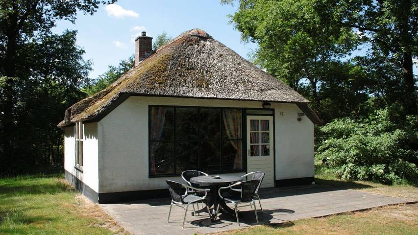 Bungalow voor 2 personen, with whirlpool and tuin as well as zwembad, met huisdier in Noord-Brabant