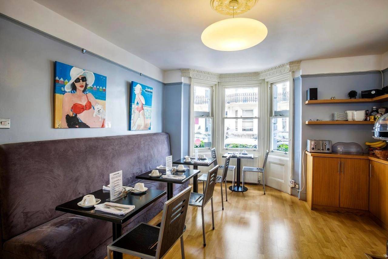 Bed and Breakfast for 10 people in Brighton, Sussex