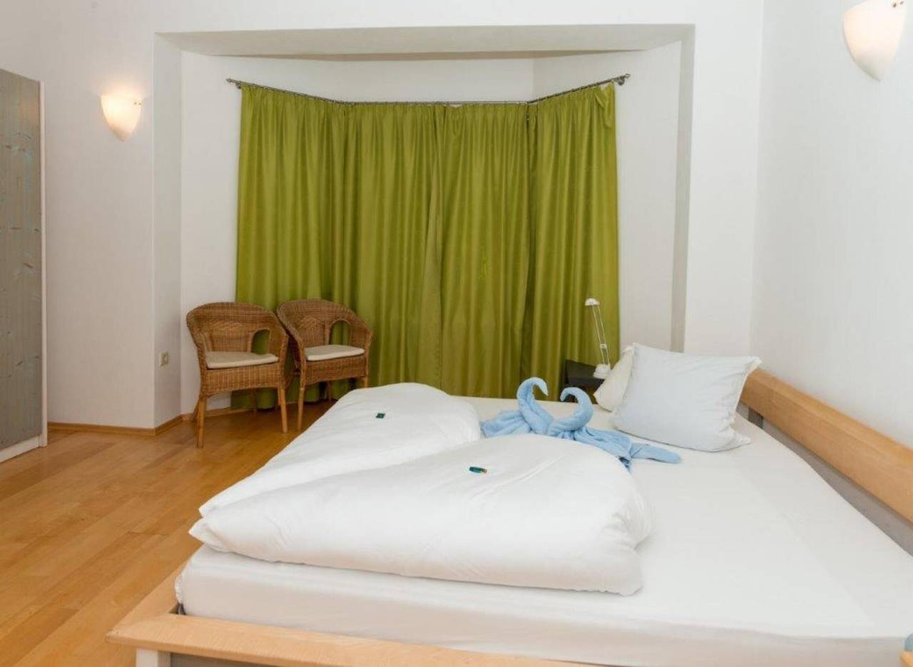 Ganze Wohnung, Ferienwohnung 'Superior 3' mit Bergblick, Gemeinschaftsterrasse und Wlan in Schenna, Sarntaler Alpen
