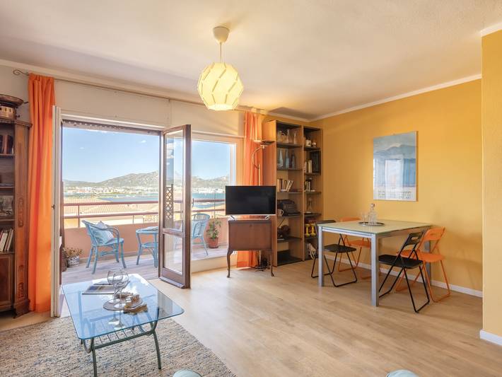 Ferienwohnung für 3 Personen, mit Terrasse und Garten sowie Ausblick in Olbia - 2