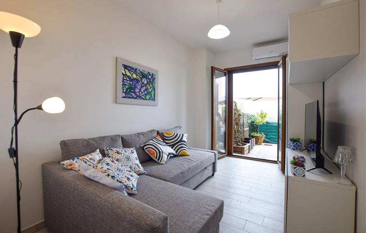 Appartamento intero, Appartamento con vista mare, Wi-Fi, cucina, terrazza e parcheggio - a 2,5 km dalla spiaggia in Ascea, Cilento Coast