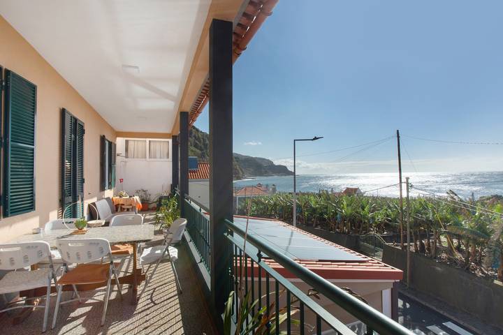 Entire apartment, Apartment 'Orquidea T3' with Sea View, Private Terrace and Wi-Fi Access in Pináculo, Ponta do Sol