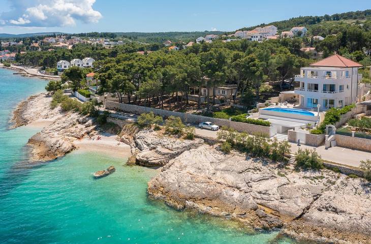 Villa pour 8 personnes, avec jardin à Sutivan