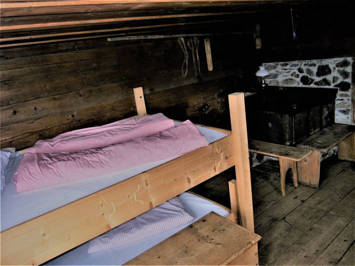 Ganze Ferienwohnung, Maiensäss Hütte Chischnés Deplazes, Surrein - Maiensäss Hütte Chischnés 1450 m ü M. in Sumvitg, Alpenarena