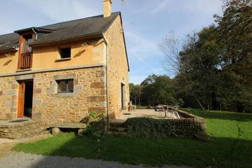 Gîte pour 5 personnes, avec jardin à Braffais