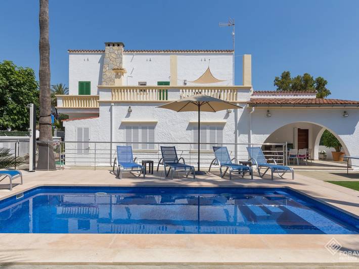 Ferienhaus für 8 Personen, mit Balkon/Terrasse und Garten sowie Pool in Port d'Alcúdia