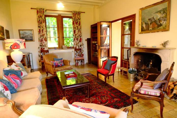 Location de vacances pour 12 personnes, avec piscine et vue ainsi que jardin et vue sur le lac à Beaumont-les-Autels - 4