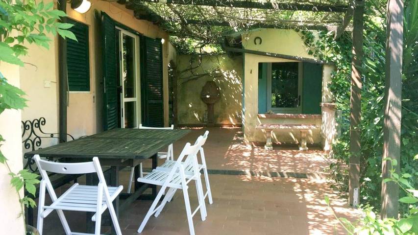 Location de vacances pour 3 personnes, avec vue ainsi que piscine et jardin dans Torre del Lago Puccini - 2