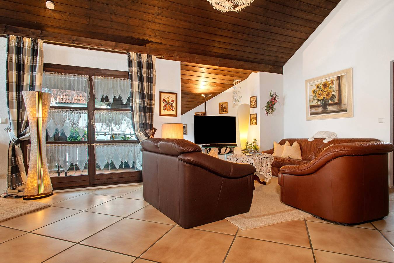 Ganze Wohnung, Gemütliche Ferienwohnung "Schindele" am Bodensee mit Bergblick, Balkon & Terrasse; Haustiere erlaubt in Langenargen, Region Bodensee-Oberschwaben