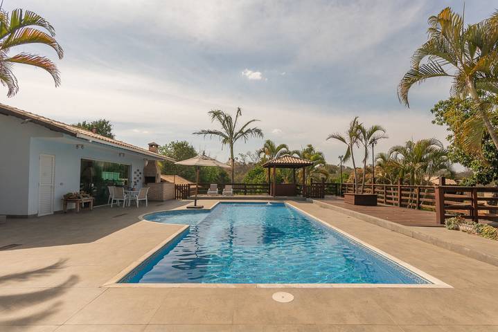 Casas e apartamentos de temporada para 20 pessoas, com balcão e jardim no Interior de São Paulo