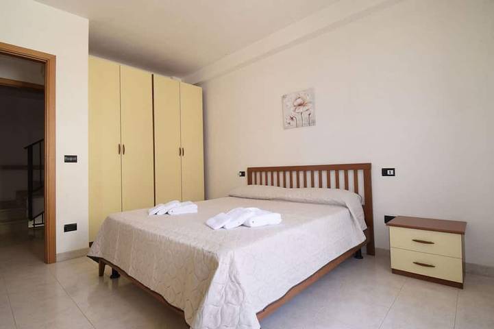 Caratteristica villa indipendente per 8 persone con A/C, Wifi, Tv e terrazza in Capo Passero, Portopalo di Capo Passero