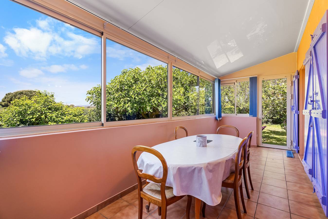 Maison Proche De La Plage avec Terrasse Privée, Jardin Privé et Climatisation in La Londe-les-Maures, Parc national de Port-Cros