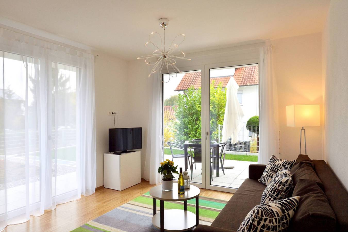 Ganze Ferienwohnung, Braviscasa Ferienresidenz Badnerstraße - Ferienwohnung F2 mit kleiner Terrasse, 60qm, 1 Schlafzimmer, max. 4 Personen in Endingen am Kaiserstuhl, Endingen