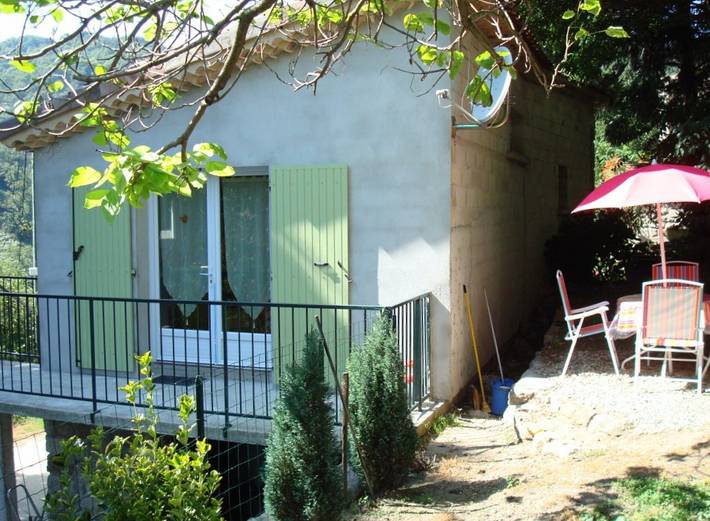 Gîte pour 4 personnes, avec piscine et terrasse à Genestelle