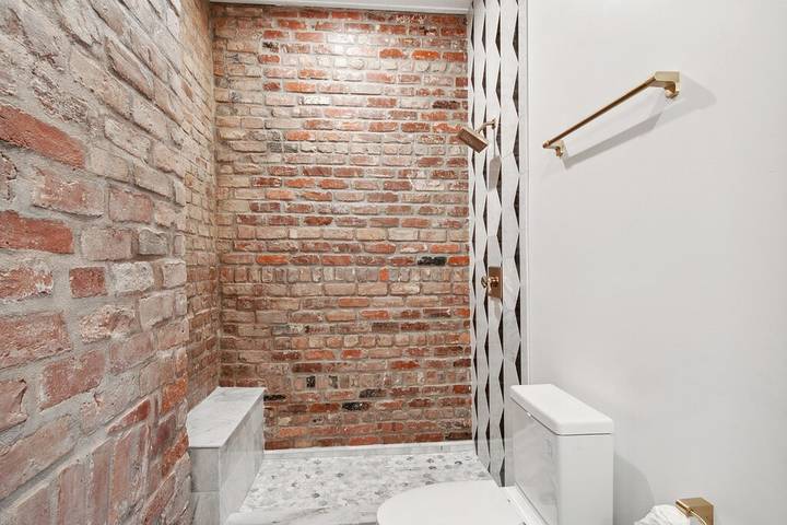 Vacation home for 10 people, with balcony and hot tub as well as yard in New Orleans