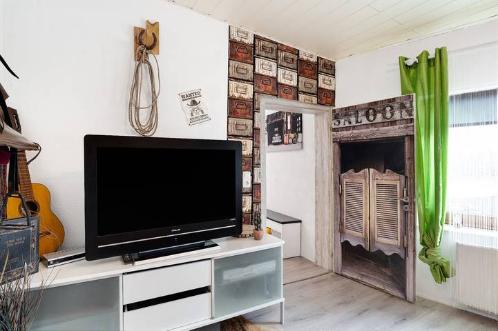 Ganze Wohnung, Ferienwohnung "Wildwest Lounge" mit Pool, Terrasse & WLAN in Eppingen, Kraichgau