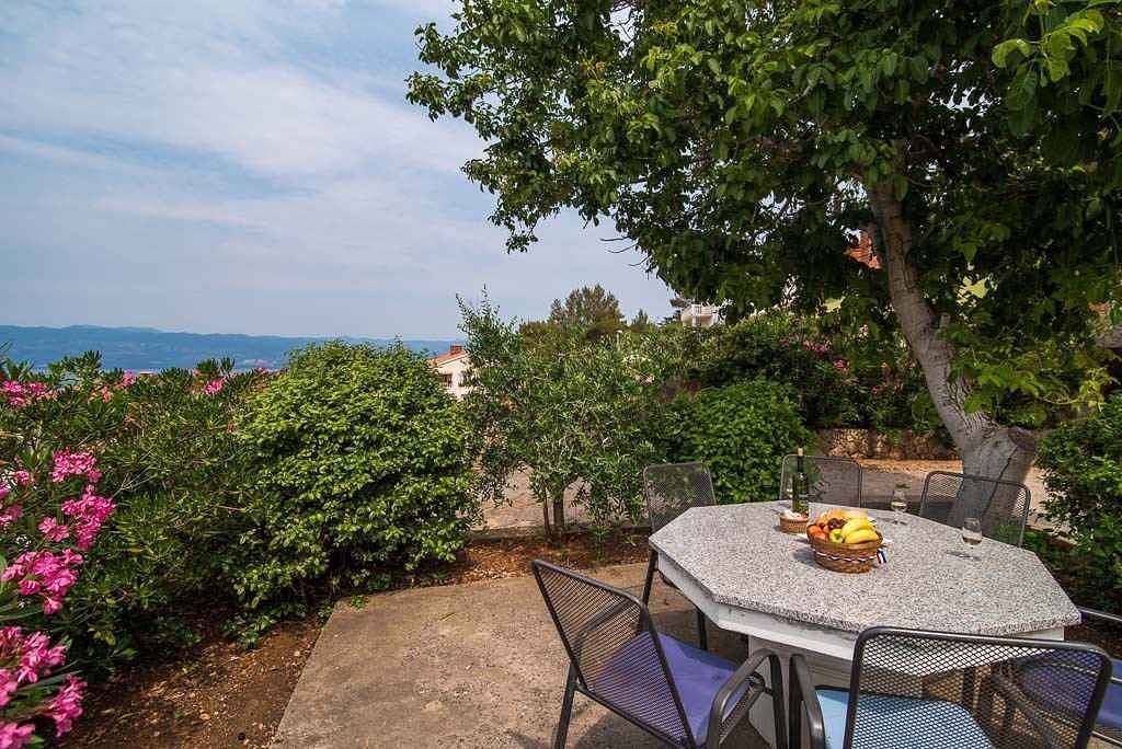 Ganzes Studio, Studio mit Grill nur 50 m von der Adria  in Vrbnik, Krk