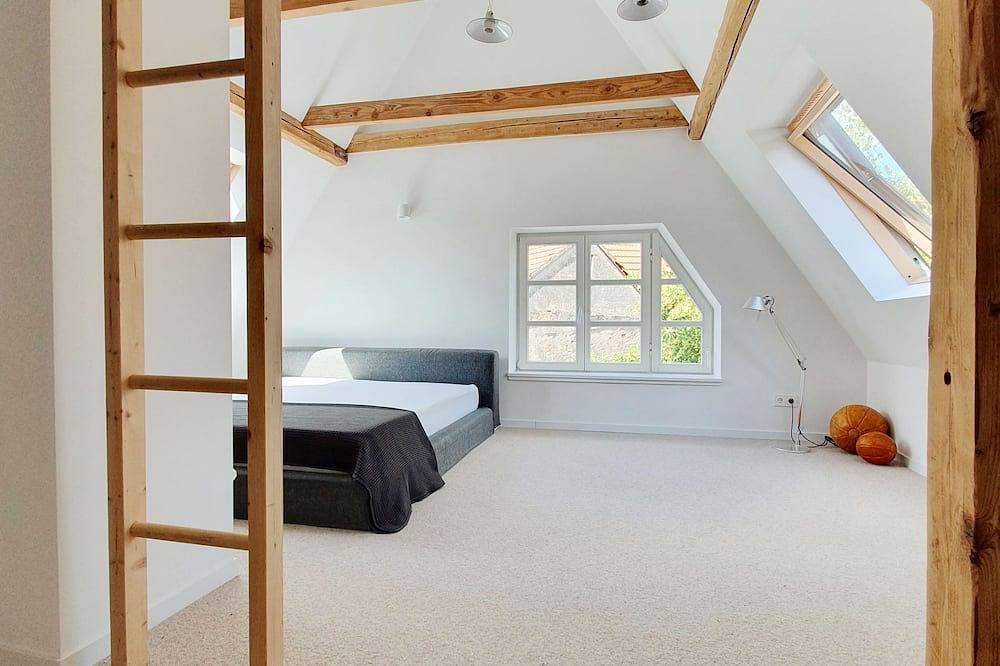 Ferienhaus für 6 Personen mit Whirlpool. 4 Schlafzimmer, 2 Bäder und Holzofen. in Klingenmünster, Südliche Weinstraße