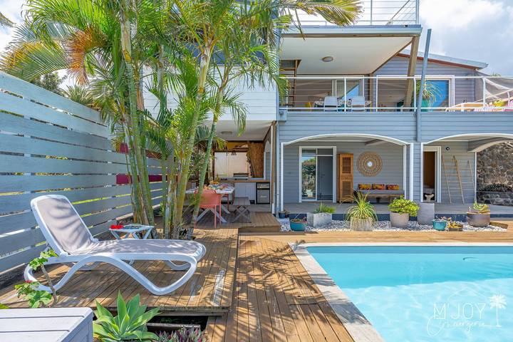 Gîte pour 8 personnes, avec jardin ainsi que piscine et terrasse aux Avirons - 4