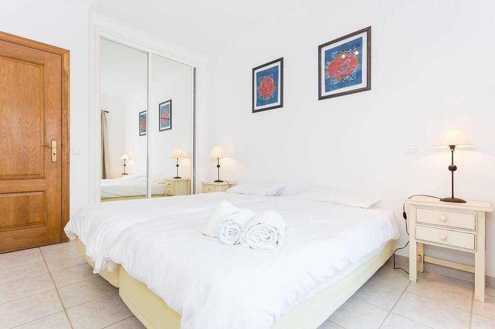 2 Schlafzimmer mit Blick auf den Golfplatz in Budens, Faro Distrikt