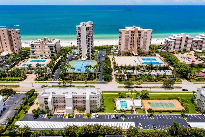 Ferienwohnung für 6 Personen, mit Pool und Balkon - 1