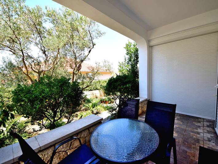 Ferienwohnung für 4 Personen, mit Terrasse und Garten in Grad Šibenik - 3