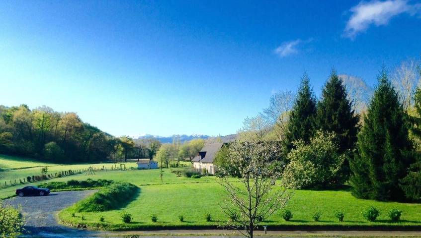 Location de vacances pour 2 personnes, avec vue et jardin, adapté aux familles à Monein