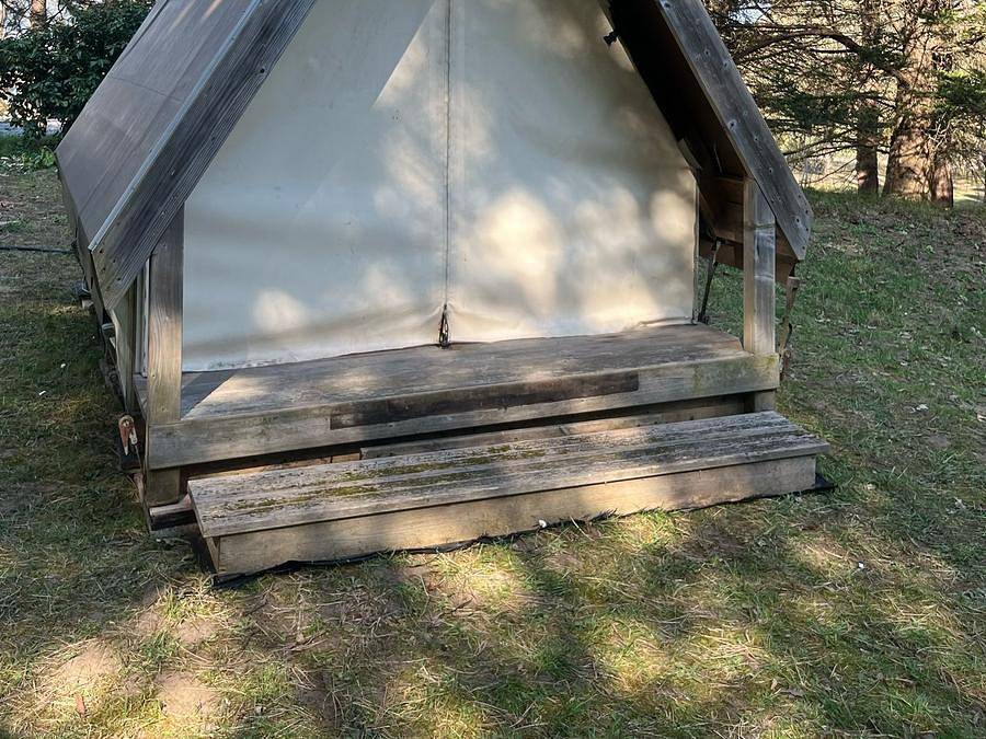 Camping Domaine de La Pinede - Tente 2 personnes - Cabane du randonneur in Étaples, Région de Montreuil