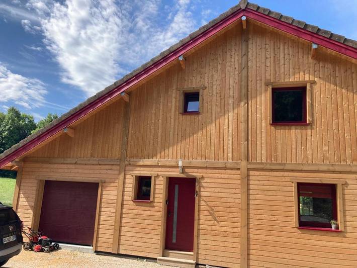Gîte pour 9 personnes, avec Jacuzzi et Terrasse ainsi que Jardin et Sauna dans Parc animalier du Hérisson
