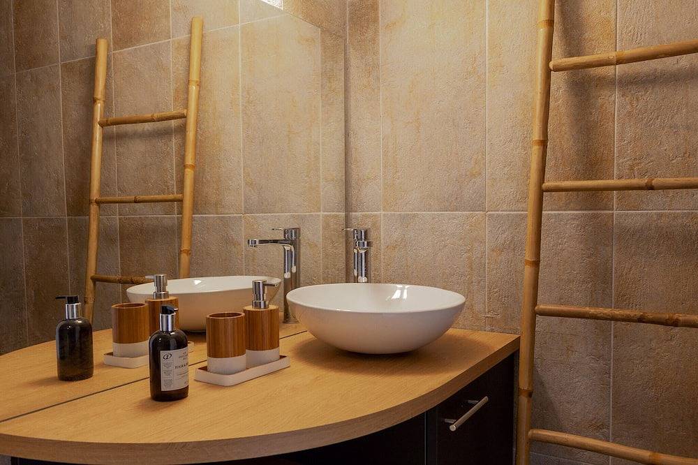 Ganze Wohnung, L'Oblade Apartment T2-37m2  Sea view Terrasse 30 m2 Air conditioned in Hyeres, Parc national Port-Cros