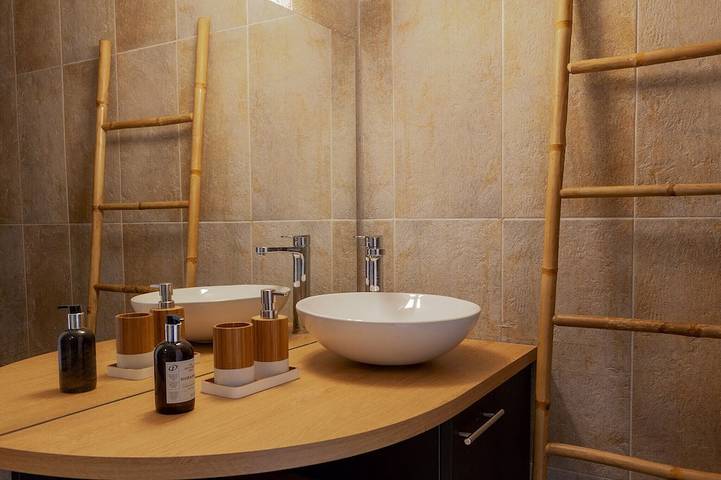 Gîte pour 4 personnes, avec terrasse et balcon/terrasse dans Île du Levant - 4