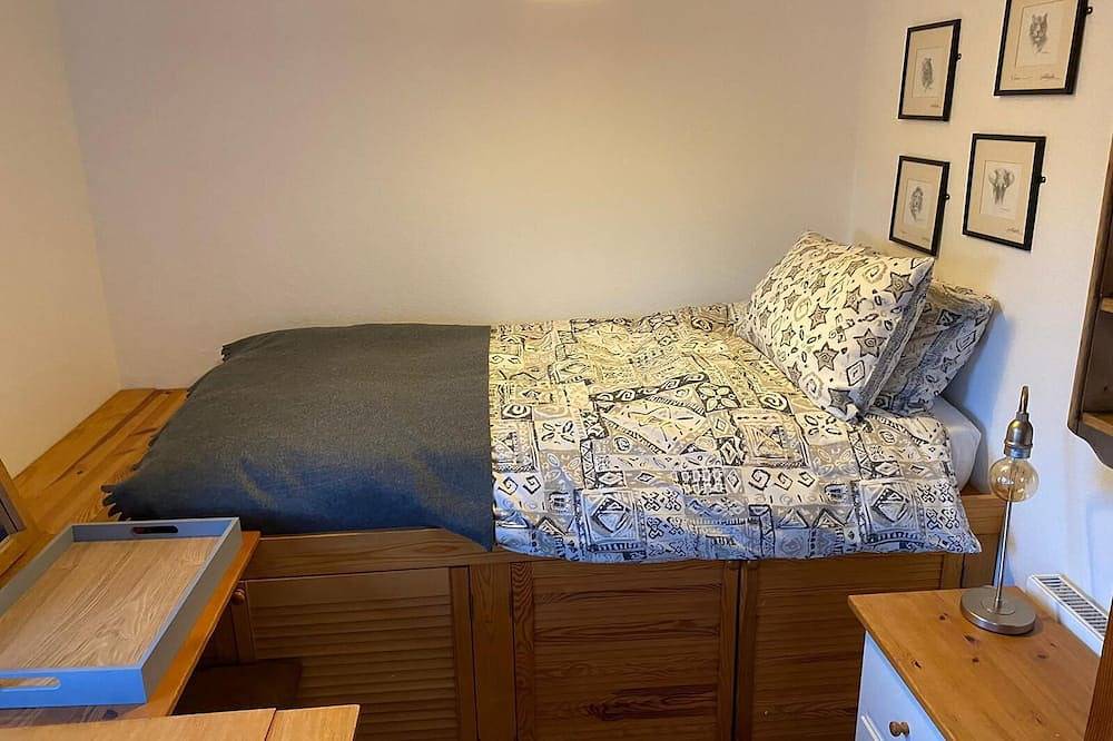 Minutes from Pen y fan and Storey Arms , Brecon Beacons , hot tub , steam room . in Brecon Beacons