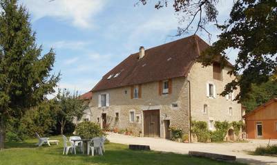 Chambre d’hôte pour 2 personnes, avec vue ainsi que jardin et piscine à Montmorot