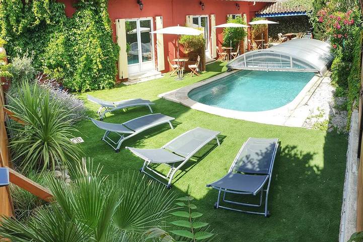 Gîte pour 4 personnes, avec Terrasse ainsi que Jardin et Piscine
