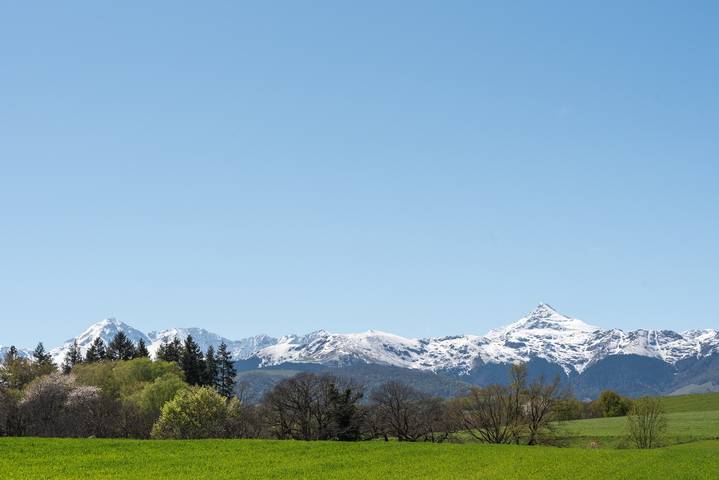 Apartamento entero, Precioso apartamento renovado en Bagnères-de-Bigorre, para 7 personas, vista a la montaña, terrazas in Bagnères-de-Bigorre, Altos Pirineos