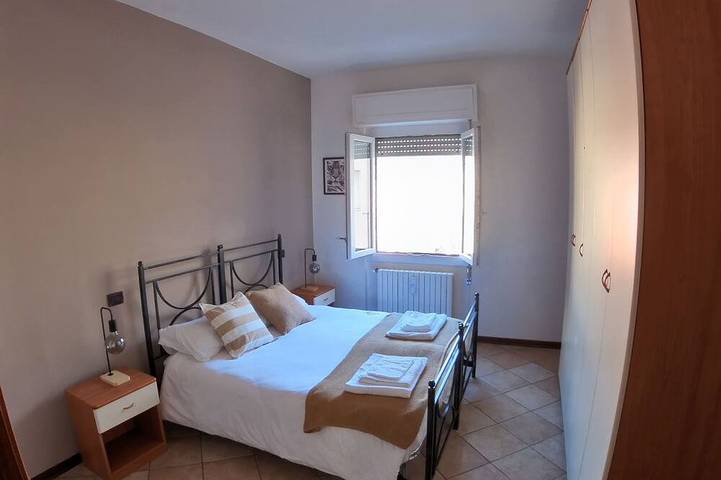 Appartamento intero, Città di Brescia adorable 4 person apartment with AC in Brescia Hospital Area in Brescia, Prealpi Gardesane